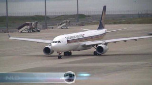 Clip: Chết cả 2 máy, máy bay Singapore Airlines rơi tự do 4 km