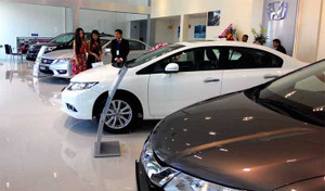 Tan tành mộng ôtô ngoại giá rẻ của người Việt