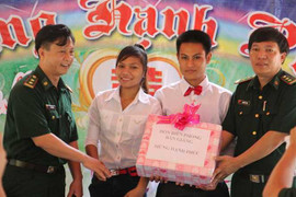 Chuyện lạ ở Quảng Bình: Chỉ cần bó củi, chàng trai có thể ăn nằm cùng cô gái