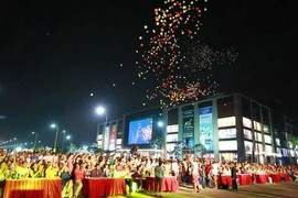 Hàng ngàn khán giả hòa mình trong Không gian nhạc Trịnh