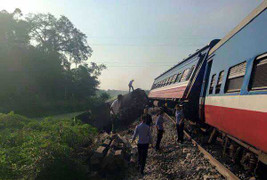 Cố băng qua đường sắt, tài xế xe tải bị đâm tử vong