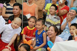 Tết thiếu nhi xúc động, đầy tình người ở bệnh viện K3