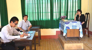 Nhà báo Hoàng Thiên Nga đã đưa cậu học trò từ nhà tù đến trường thi ra sao?