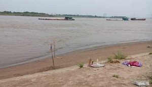 Hà Nội: Một phụ nữ mất tích khi đi tắm ở sông Hồng