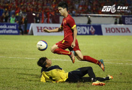 Công Phượng lỳ đòn, bản lĩnh hơn nhờ bầu Đức