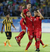 Mạc Hồng Quân tái hiện pha ăn mừng kinh điển của Hồng Sơn