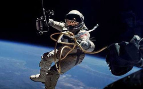 NASA kỷ niệm 50 năm ngày con người bước chân ra ngoài vũ trụ