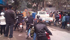 50 giang hồ mang súng kiếm hùng hổ tấn công nhà dân