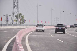 Công bố mức phí phương tiện đi qua cầu Việt Trì mới