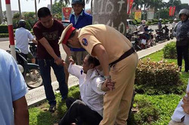 Bị tuýt còi, cướp ô tô của CSGT bắn tốc độ rồi bỏ trốn