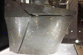 Chiêm ngưỡng chiếc toilet nạm 72.000 viên pha lê xa xỉ nhất thế giới