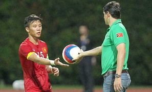 HLV Lê Thụy Hải: Đông Timor yếu quá, khen U23 Việt Nam quá thì không tiện