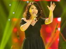 Giọng hát Việt: Giám khảo tranh giành 'cô gái vừa ăn vừa hát' Vũ Thị Phượng