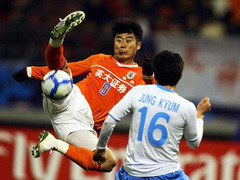 Khiếu nại bàn thắng, HLV bị trọng tài Trung Quốc đánh đập