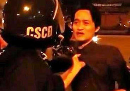 Cảnh sát cơ động túm cổ, quát tháo người dân