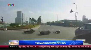 Clip: Vượt đèn đỏ và cái kết thảm khốc gần Big C Thăng Long - Hà Nội