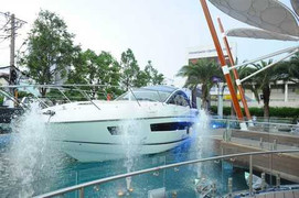 Xe Mercedes - Benz S400 đầu tiên tại Vinhomes Central Park đã có chủ