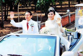 'Đẳng cấp' yêu thương, chiều chuộng vợ trẻ của các đại gia Việt