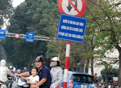 Thêm video bình luận vi phạm giao thông đỉnh hơn bình luận bóng đá