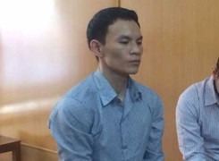 Tuột quần để trộm gà chứ không phải hiếp dâm