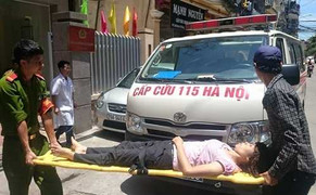 Hà Nội: Người phụ nữ lái xe máy ra cầu Chương Dương tự tử