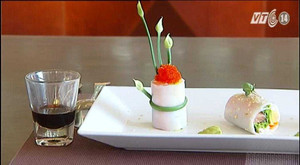 Cách làm phở cuốn cá hồi - món ăn thanh mát ngày hè