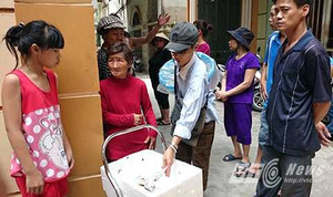 Cháy lớn 5 người chết ở Hà Nội: Dân lập hòm quyên góp lo hậu sự