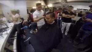 Clip Tuấn Hưng xuống tóc vì U23 Việt Nam gây bão trên Facebook