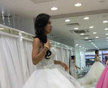 Việt Trinh bị đồn sắp lên xe hoa ở tuổi 43