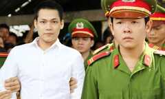 Lạnh người nụ cười của gã trai chém chết hàng xóm khi ra xe tù