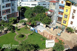 Xe tải rầm rập 'phá nát' khu dân cư, dân Thủ đô sống trong sợ hãi