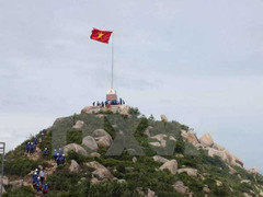 Khởi công xây dựng Cột cờ chủ quyền Tổ quốc tại đảo Phú Quý