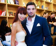 Hôn phu toát mồ hôi khi cầu hôn siêu mẫu nóng bỏng Hà Anh