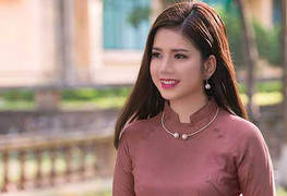 Nữ tiếp viên hàng không xinh đẹp khiến dân mạng mê mẩn