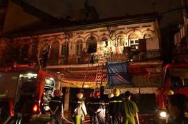 Cắt điện, phong tỏa đường TP.HCM trong đêm chữa cháy