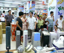 Điều hòa tiết kiệm điện được ưa chuộng, quạt phun sương đắt khách