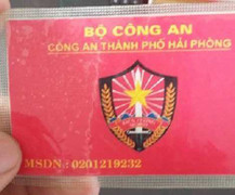Dùng thẻ giả danh công an gặp ngay công an thật