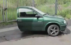 Chia tay người yêu, cưa đôi cả ôtô, điện thoại