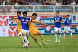 HAGL nghẹt thở đi tiếp, Than Quảng Ninh lại ôm hận trước Hà Nội T&T