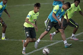 Bị treo giò 4 trận, Neymar sớm tạm biệt Copa America 2015