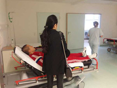 Tuấn Hưng nhập viện ở Đức vì làm việc quá sức