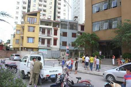 Hà Nội: Rơi từ tầng cao chung cư, 1 phụ nữ tử vong