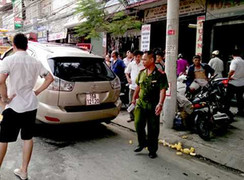 Đôi nam nữ trên xe Lexus bị tạt axit giữa phố Hải Phòng