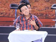 Trấn Thành bị Trường Giang 'sàm sỡ' trên truyền hình