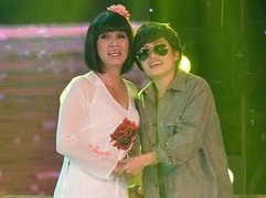 Phương Thanh giả trai ôm ấp Minh Thuận