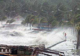 Bão tiến sát Quảng Ninh, khẩn cấp kêu gọi tàu thuyền trú ẩn