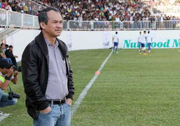 Quân bầu Đức bỏ U17 Quốc gia vì còn đi chân đất