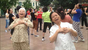 Sảng khoái với Yoga cười