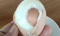 Kỳ lạ quả trứng nằm trong trứng ở Trung Quốc
