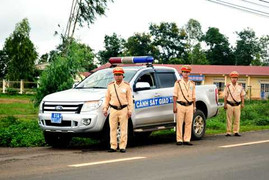 CSGT truy bắt tên trộm xe máy như phim hành động